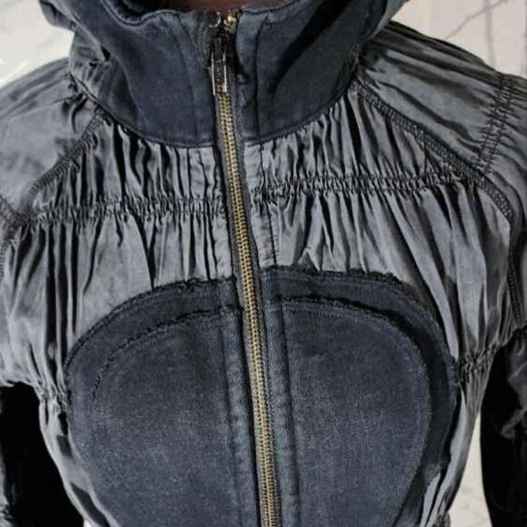 ULTRA RARE LULULEMON Limited Edition Scuba Ruched Black Hoodie - Picture 4 of 5